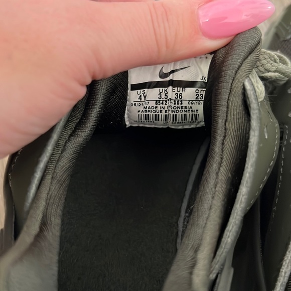 Nike Huarache Sneakers - 4Y -  Sequoia/Dark Stucco - Picture 5 of 13